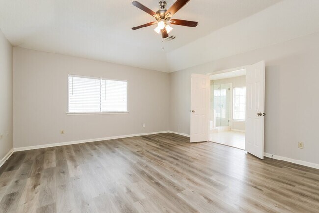 Building Photo - 10046 Lazy Meadows Dr