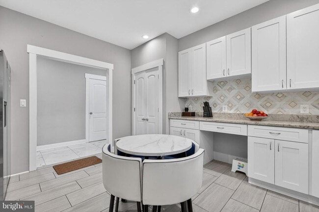 Building Photo - 3925 Ashwood Pl