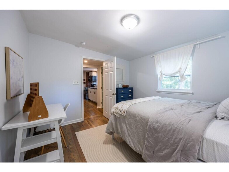 Building Photo - 145 Griffeth St