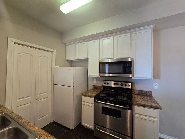 Building Photo - CANYON CREST CONDO