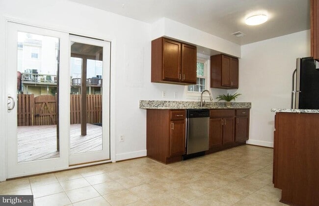 Building Photo - 3335 Oakshade Ct