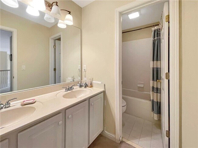 Building Photo - 1911 Berkshire Eve Dr