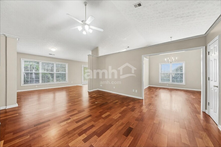 Building Photo - 3262 Millhollow Ter