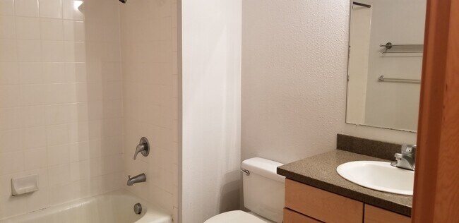 Building Photo - McCormick Pier One Bedroom ON THE WATER!