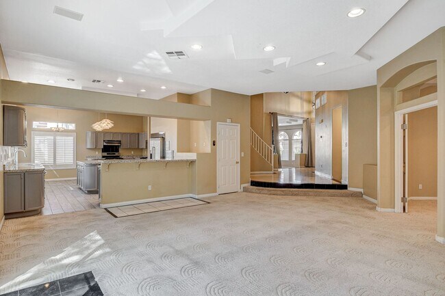 Building Photo - 5 BDR/ 4.5 BTH, Triple Master Home including pool & spa!