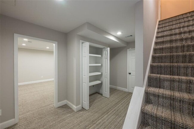 Building Photo - 4648 Calumet Cir NW