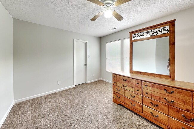 Building Photo - 7030 Maple Park Ln