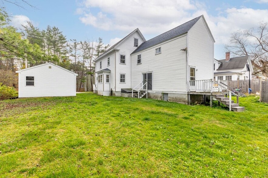 Building Photo - 83 Richardson St