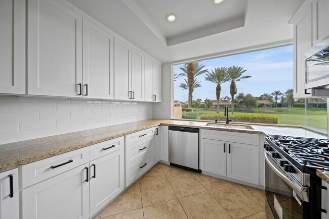 Building Photo - Mission Hills Country Club Home