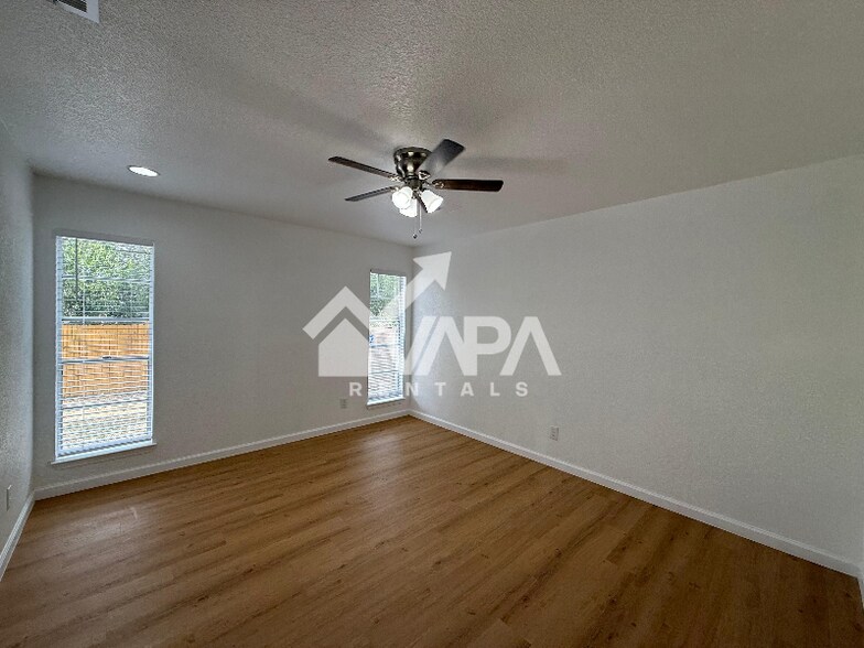 Building Photo - 5512 Grand Lake Dr