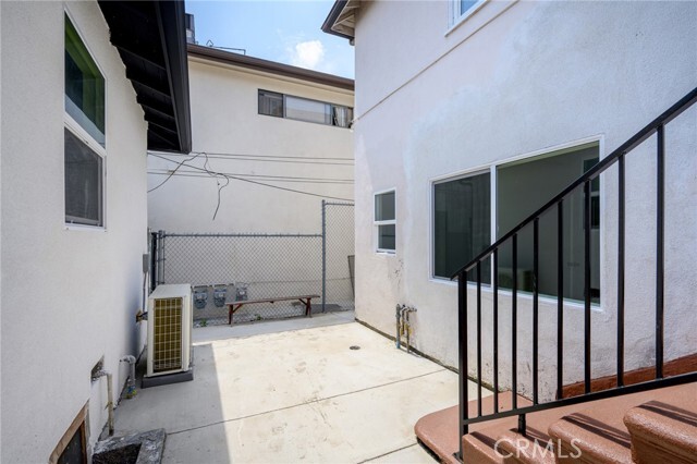 Building Photo - 1009 W Angeleno Ave