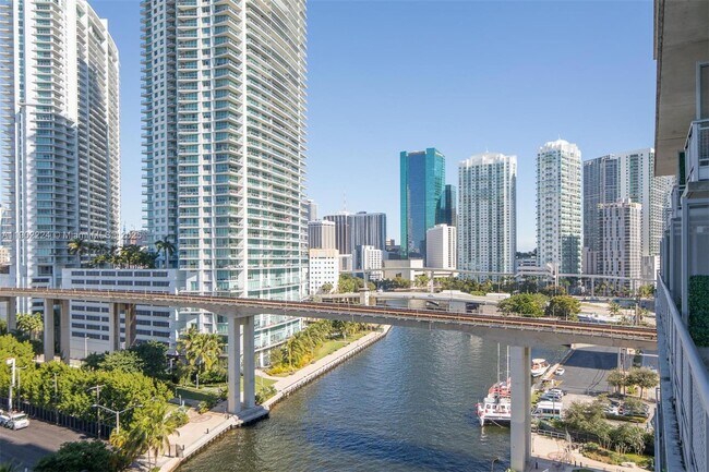 Building Photo - 690 SW 1st Ct