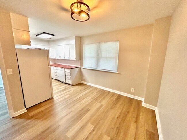 Building Photo - 2710 Scenic View Dr NW