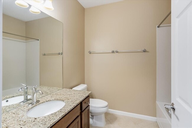 Building Photo - Beautiful Townhome in Vizcaya