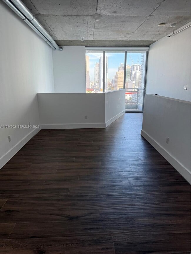 Building Photo - 690 SW 1st Ct