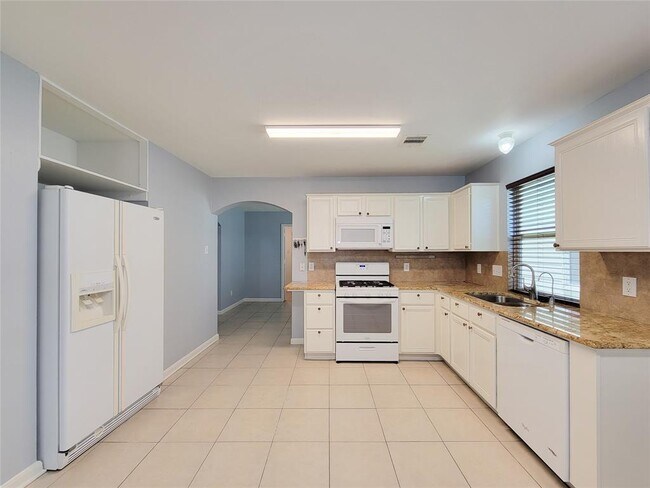 Building Photo - 19026 Yellow Thrush Dr