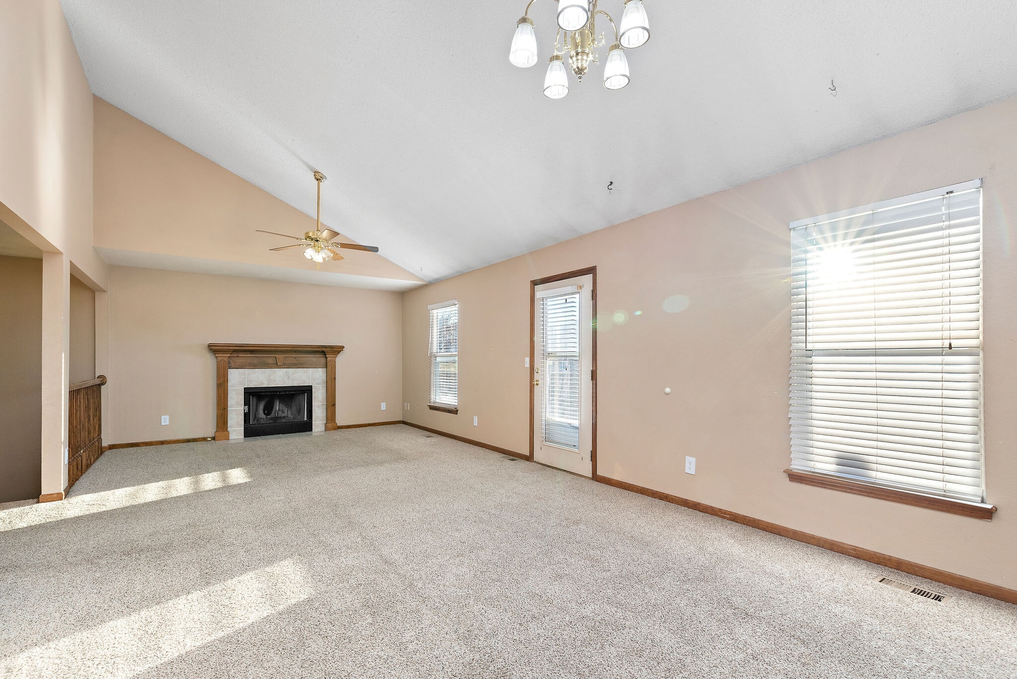 Building Photo - 937 Goldfinch Ln