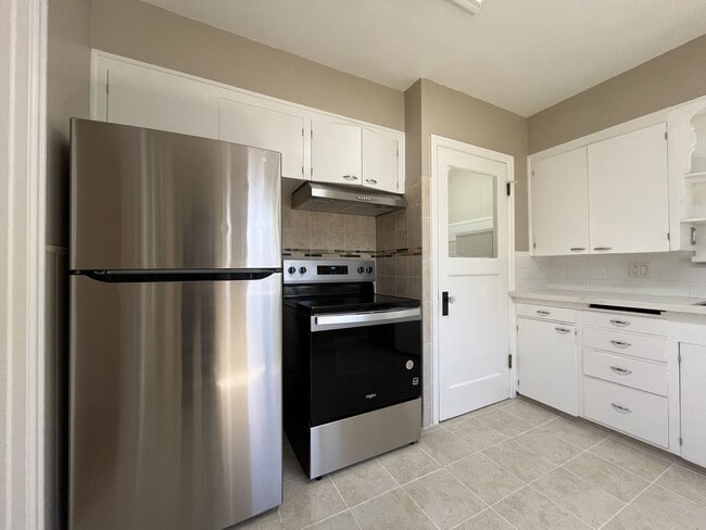Building Photo - Bright and Welcoming Home with Modern Kitchen, Expansive Backyard & Flexible Living Space