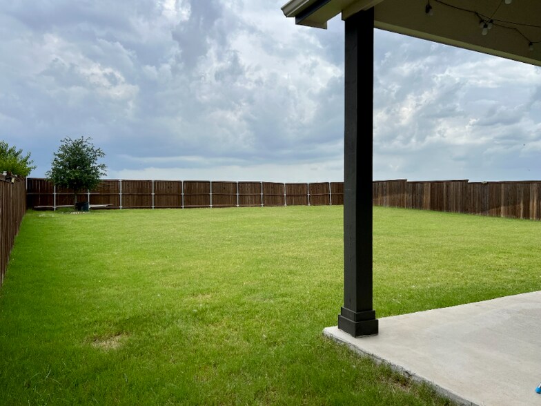Building Photo - 17220 Eastbrook Dr