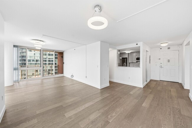 Building Photo - 20 2nd St