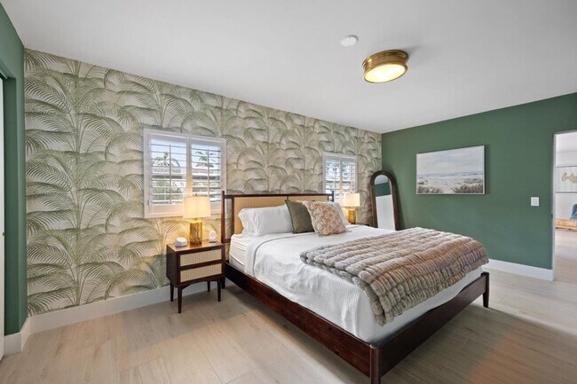 Building Photo - 1096 SW 27th Ave