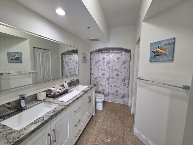 Building Photo - 9172 Collins Ave