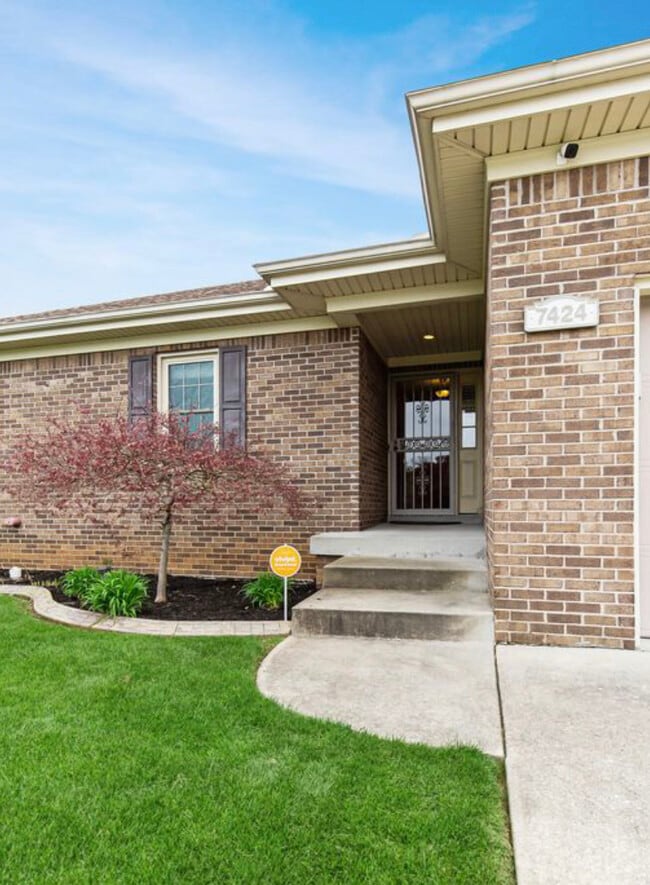 Building Photo - 7424 Crawfordshire Ln