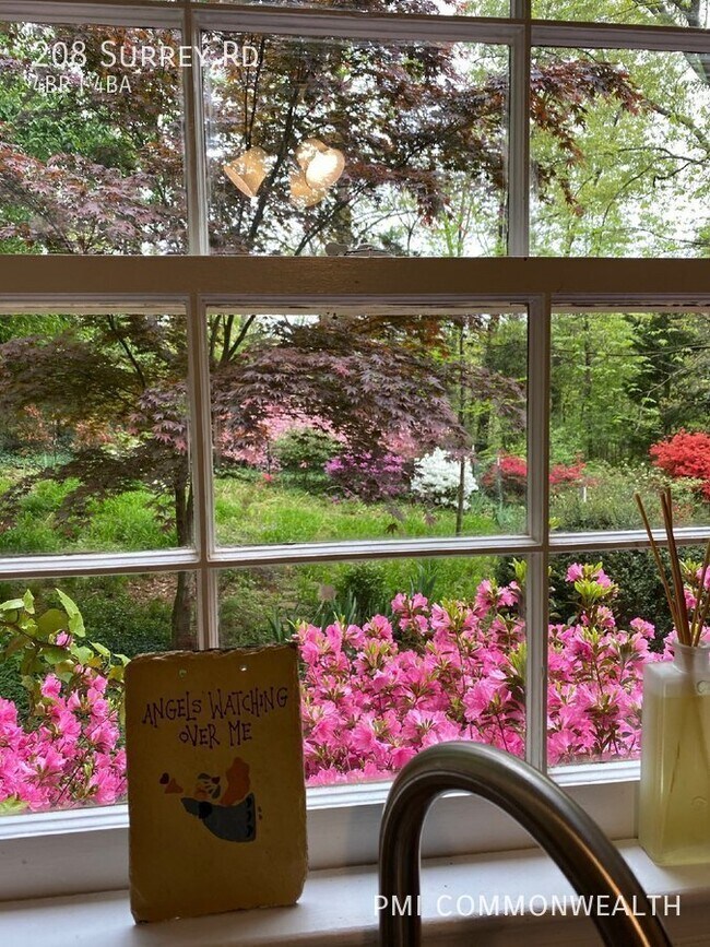 Building Photo - 208 Surrey Rd