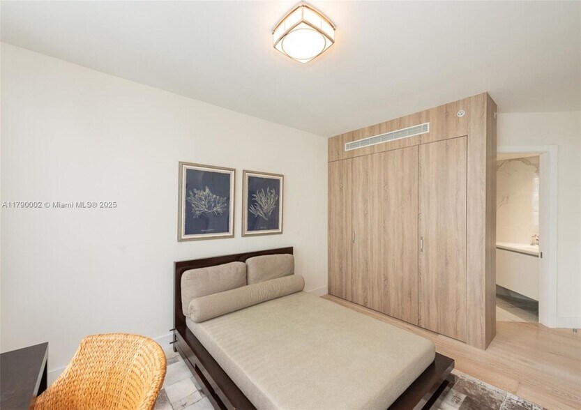 Building Photo - 888 Brickell Key Dr
