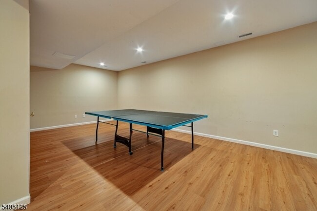 Building Photo - 17 Grove St