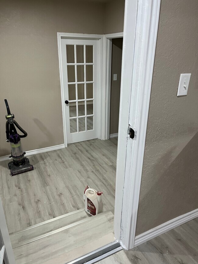 Building Photo - 215 W Grand St