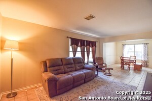 Building Photo - 222 Tapwood Ln
