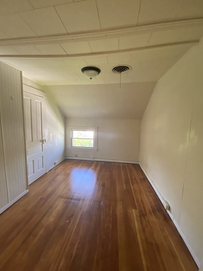 Building Photo - 524 W Grand Ave