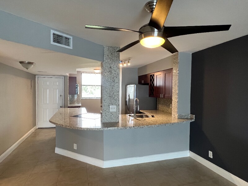 Building Photo - 118 Lake Emerald Dr