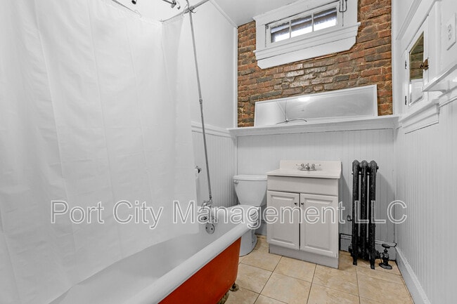 Building Photo - 4032 Roland Ave