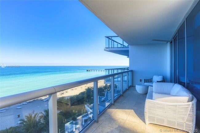 Building Photo - 17001 Collins Ave