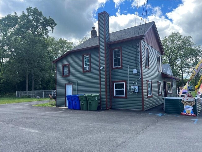 Building Photo - 207 Monhagen Ave