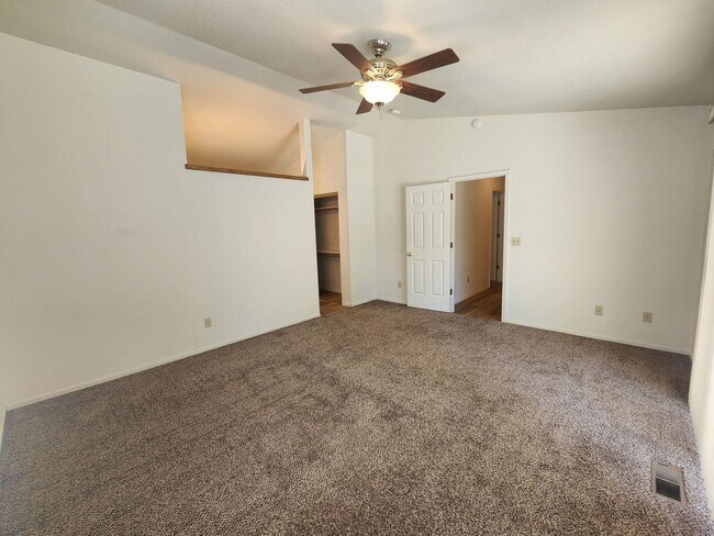 Building Photo - Home For Rent in Sunridge