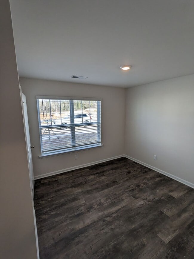 Building Photo - 4 Bedroom Ranch- Sherrills Ford