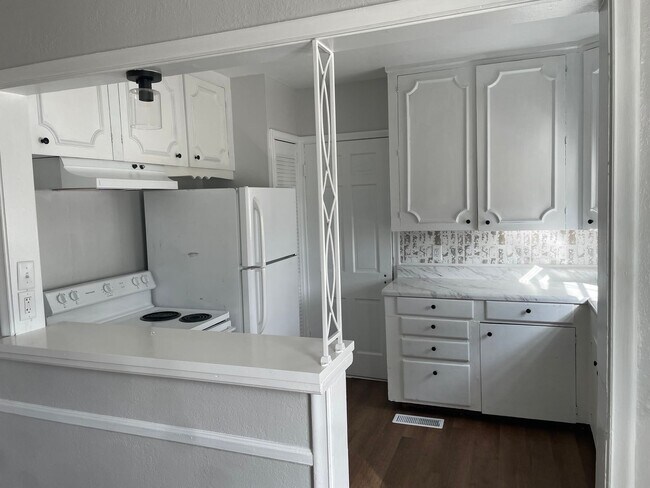 Building Photo - 1235 S Sandusky Ave