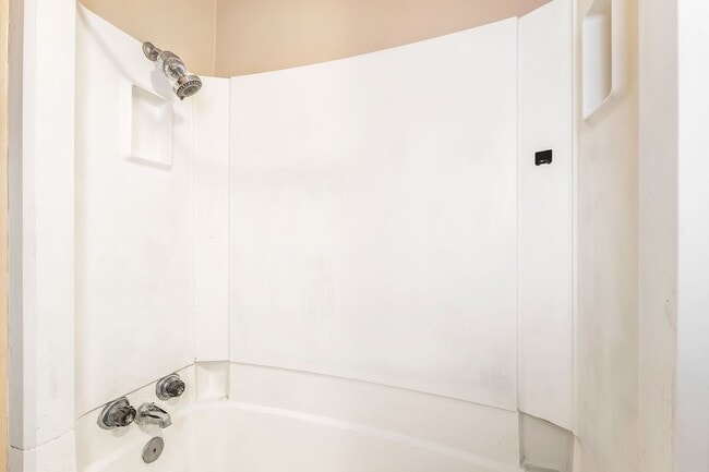 Building Photo - Avenue 663-C