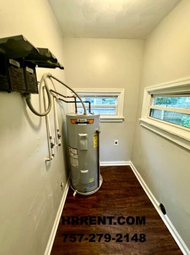 Building Photo - Adorably Renovated 3 Bedroom 2 Bath Single...