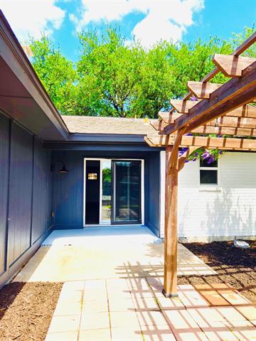 Building Photo - 526 Doral Pl