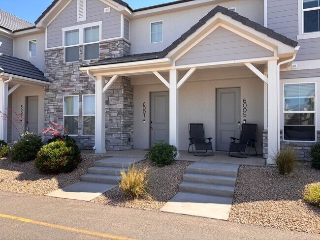 Building Photo - Amenities Galore! Desert Color 3 Bed townhome