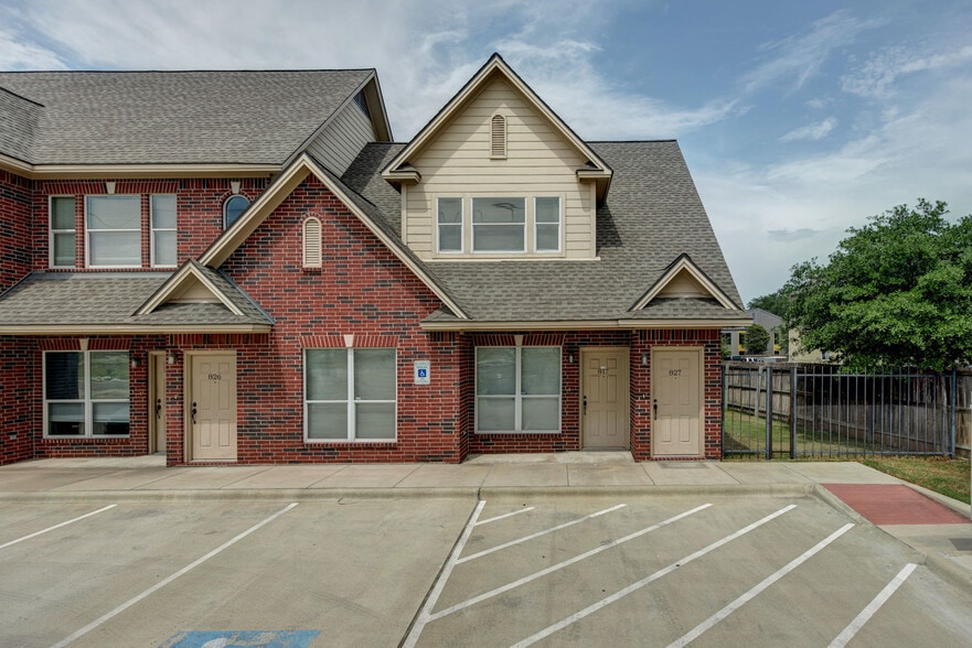 Building Photo - Wolf Run Condos