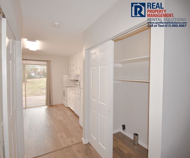 Building Photo - Adorable 2 bed 1 ba duplex in the heart of Murfreesboro!