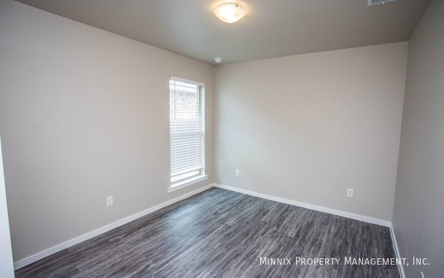 Building Photo - 2102 Langford Ave