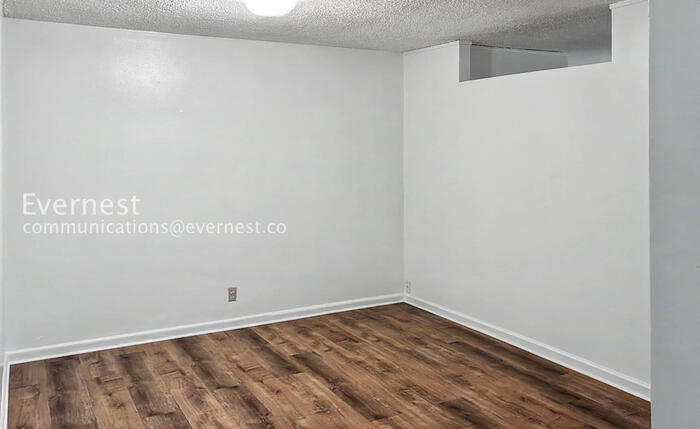 Building Photo - 135 Mathews St