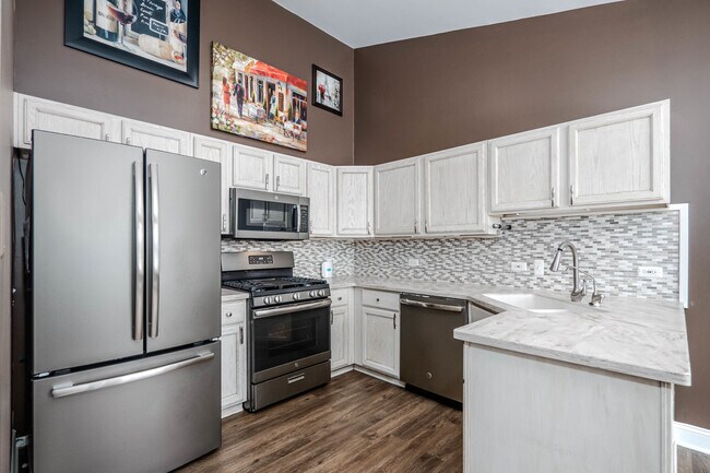 Building Photo - 226 E Conley Dr