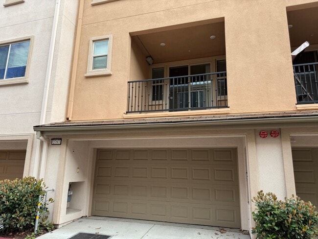 Building Photo - San Jose Comfort, Convenience and Location